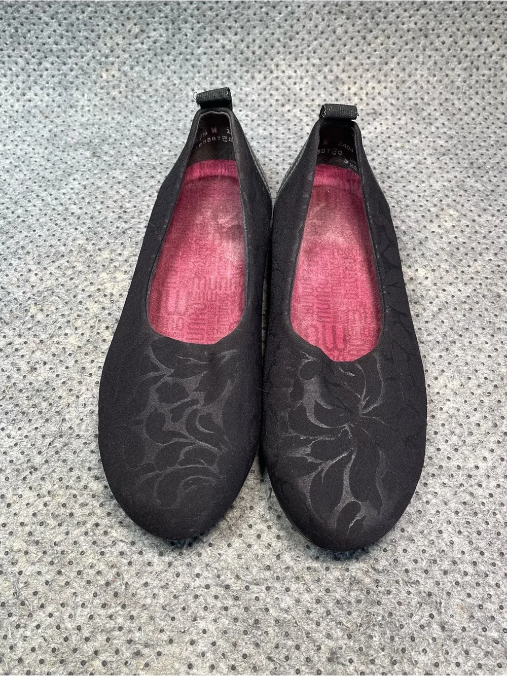 Munro Iriana Black Slip On Flats Size 7.5 Women’s